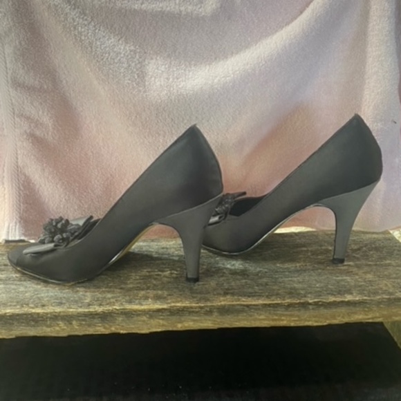 Black and Grey Pumps Size 7 - Picture 8 of 12